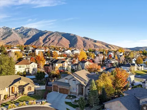 View/Area - 1074 E Black Forest Dr S, Sandy, UT 84094 photo 2 of 6
