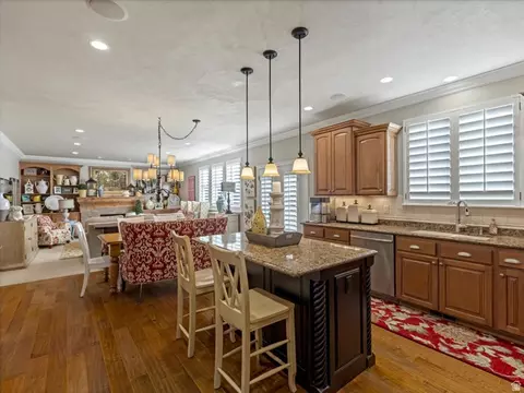 Kitchen - 1074 E Black Forest Dr S, Sandy, UT 84094 photo 2 of 3