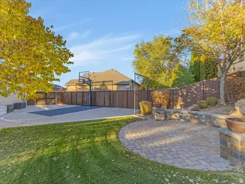 Exterior - 1074 E Black Forest Dr S, Sandy, UT 84094 photo 5 of 17