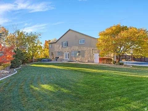 Exterior - 1074 E Black Forest Dr S, Sandy, UT 84094 photo 9 of 17