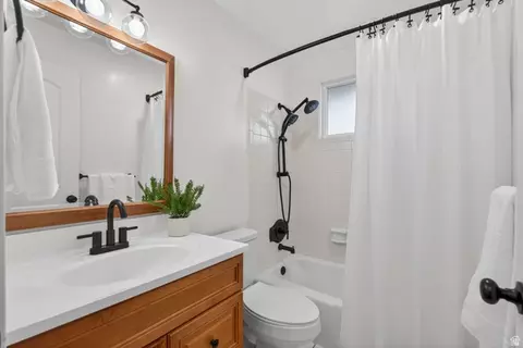 Bath - 627 E Hilo St, Sandy, UT 84070 photo 3 of 5
