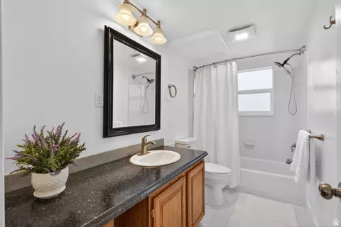 Bath - 627 E Hilo St, Sandy, UT 84070 photo 4 of 5