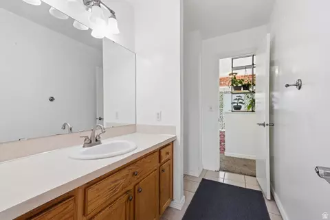 Bath - 178 E Freedom Ln S, Ogden, UT 84401 photo 2 of 3