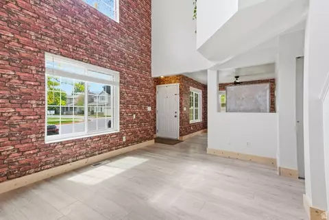 Living - 178 E Freedom Ln S, Ogden, UT 84401 photo 4 of 4