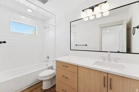 Bath - 252 N Main St, Bountiful, UT 84010 photo 2 of 3