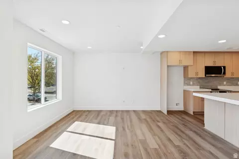 Living - 256 N Main St, Bountiful, UT 84010 photo 2 of 4