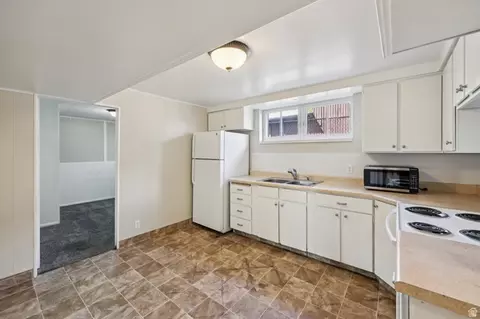 Kitchen - 195 E 100 N, Bountiful, UT 84010 photo 5 of 6