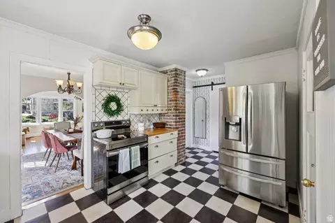 Kitchen - 195 E 100 N, Bountiful, UT 84010 photo 1 of 6