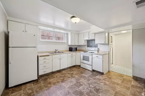 Kitchen - 195 E 100 N, Bountiful, UT 84010 photo 6 of 6