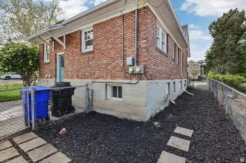 Exterior - 195 E 100 N, Bountiful, UT 84010 photo 7 of 8