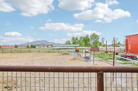 Exterior - 2464 E Autumn Dr, Eagle Mountain, UT 84005 photo 10 of 15