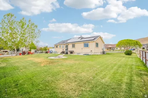 Exterior - 2464 E Autumn Dr, Eagle Mountain, UT 84005 photo 14 of 15