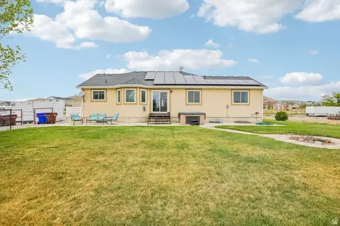 Exterior - 2464 E Autumn Dr, Eagle Mountain, UT 84005 photo 13 of 15