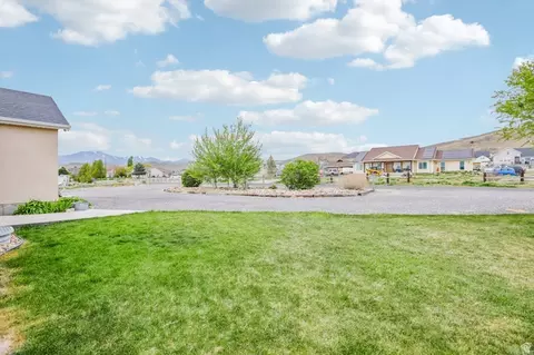 Exterior - 2464 E Autumn Dr, Eagle Mountain, UT 84005 photo 4 of 15
