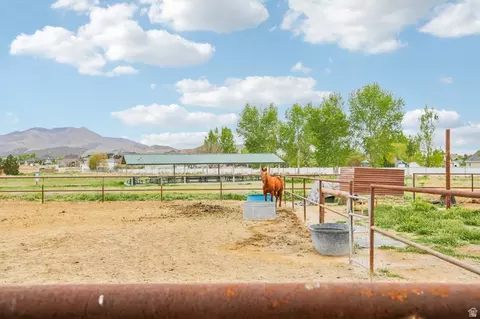 Exterior - 2464 E Autumn Dr, Eagle Mountain, UT 84005 photo 11 of 15