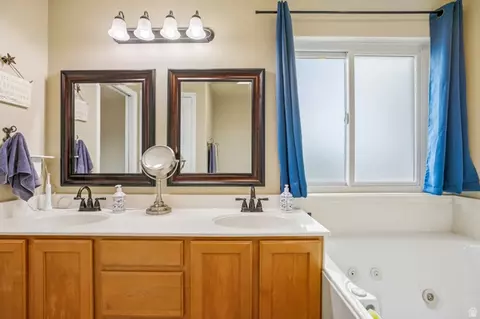 Bath - 2464 E Autumn Dr, Eagle Mountain, UT 84005 photo 4 of 5
