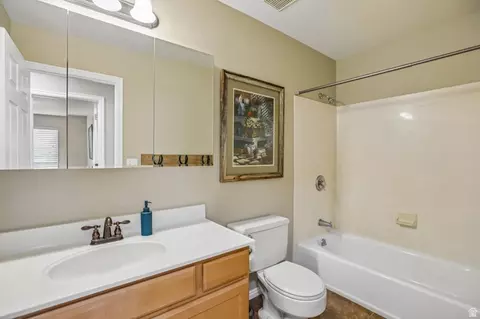 Bath - 2464 E Autumn Dr, Eagle Mountain, UT 84005 photo 2 of 5