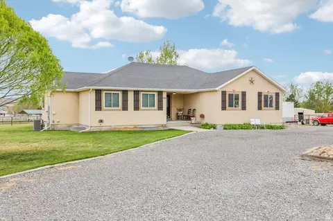 Exterior - 2464 E Autumn Dr, Eagle Mountain, UT 84005 photo 2 of 15