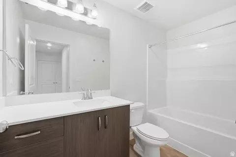 Bath - 376 S 1580 E, Hyrum, UT 84319 photo 2 of 5