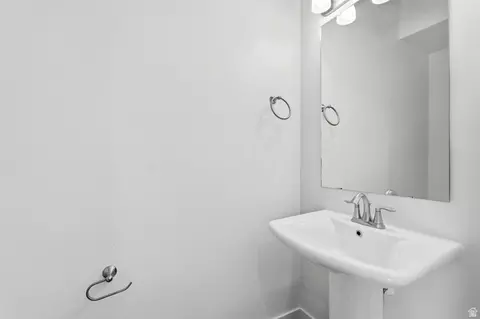 Bath - 376 S 1580 E, Hyrum, UT 84319 photo 1 of 5