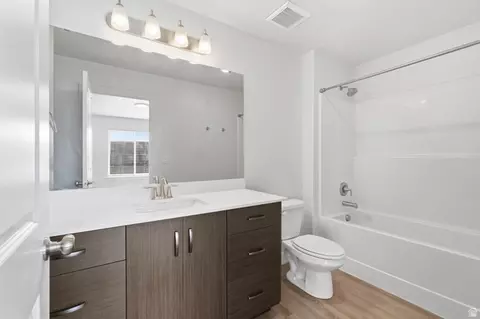 Bath - 376 S 1580 E, Hyrum, UT 84319 photo 4 of 5