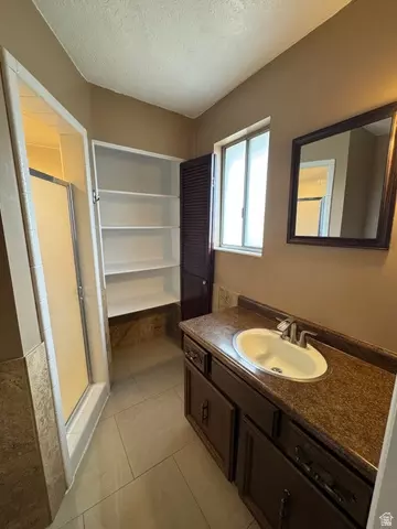 Bath - 748 E Silver Sage Dr, Sandy, UT 84094 photo 3 of 5