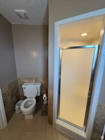 Bath - 748 E Silver Sage Dr, Sandy, UT 84094 photo 4 of 5
