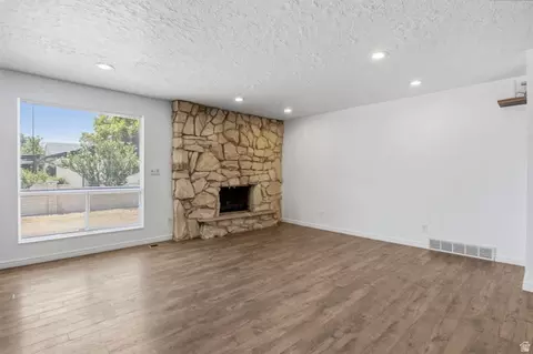 Living - 748 E Silver Sage Dr, Sandy, UT 84094 photo 3 of 4