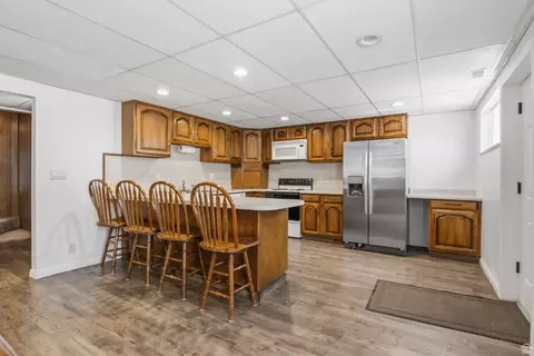 Kitchen - 748 E Silver Sage Dr, Sandy, UT 84094 photo 2 of 3