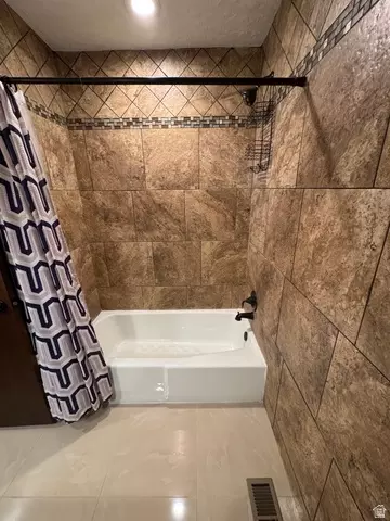 Bath - 748 E Silver Sage Dr, Sandy, UT 84094 photo 2 of 5