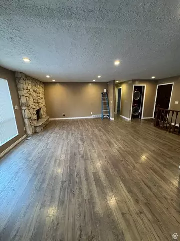 Living - 748 E Silver Sage Dr, Sandy, UT 84094 photo 1 of 2