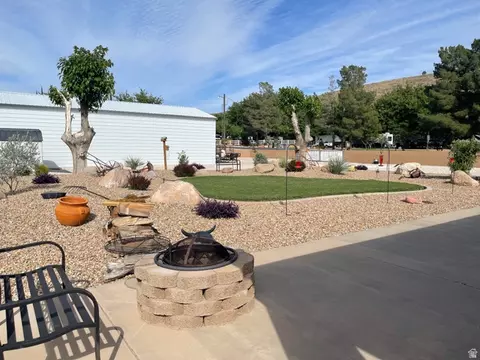 Exterior - 95 E Mulberry Ln, Leeds, UT 84746 photo 3 of 5