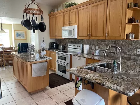 Kitchen - 95 E Mulberry Ln, Leeds, UT 84746 photo 1 of 2