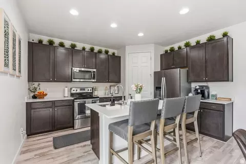 Kitchen - 7685 N Timber Country Rd, Eagle Mountain, UT 84005 photo 2 of 4
