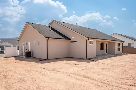 Exterior - 5005 N 75 E, Enoch, UT 84720 photo 3 of 8