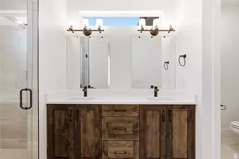 Bath - 5005 N 75 E, Enoch, UT 84720 photo 1 of 6