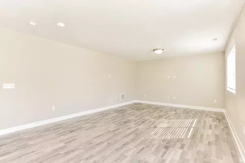 Living - 3562 S Bridgeview Ln W, Syracuse, UT 84075 photo 4 of 5