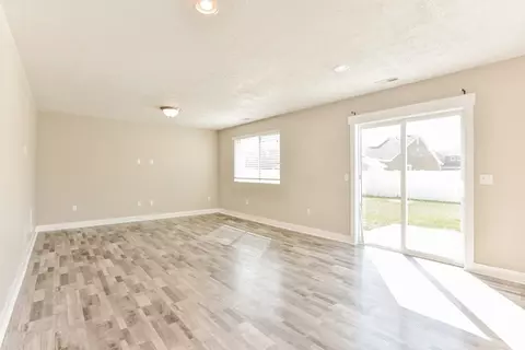Living - 3562 S Bridgeview Ln W, Syracuse, UT 84075 photo 3 of 5