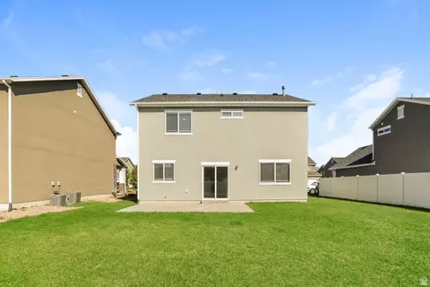 Exterior - 3562 S Bridgeview Ln W, Syracuse, UT 84075 photo 4 of 5
