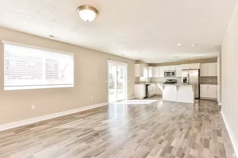 Living - 3562 S Bridgeview Ln W, Syracuse, UT 84075 photo 2 of 5