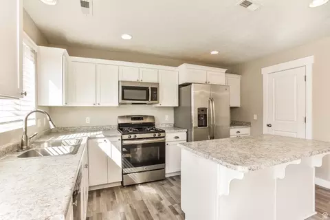 Kitchen - 3562 S Bridgeview Ln W, Syracuse, UT 84075 photo 2 of 2