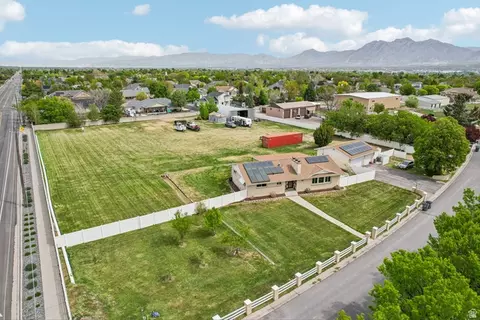 2668 W Horseshoe Cir, South Jordan, UT 84095
