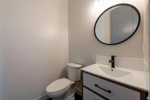 Bath - 4061 E Barton Creek Dr, Eagle Mountain, UT 84005 photo 6 of 6