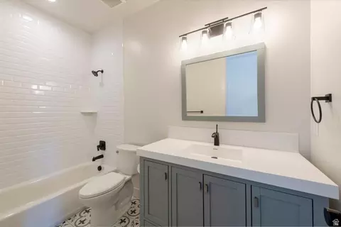 Bath - 4061 E Barton Creek Dr, Eagle Mountain, UT 84005 photo 3 of 6