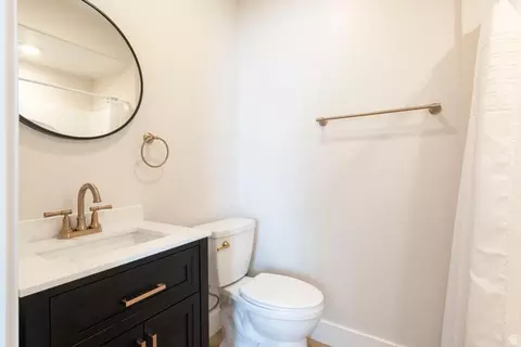 Bath - 4061 E Barton Creek Dr, Eagle Mountain, UT 84005 photo 4 of 6