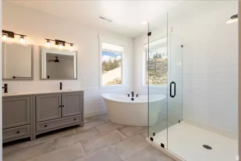 Bath - 4061 E Barton Creek Dr, Eagle Mountain, UT 84005 photo 2 of 6