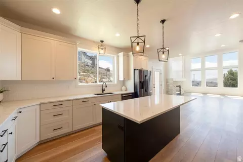 Kitchen - 4061 E Barton Creek Dr, Eagle Mountain, UT 84005 photo 2 of 3