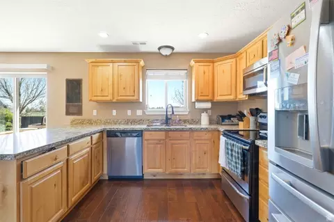 Kitchen - 1832 E Sunstone Way S, Vernal, UT 84078 photo 1 of 1