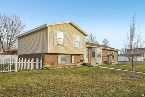 9571 S David St E, Sandy, UT 84070