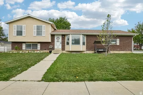 9571 S David St E, Sandy, UT 84070